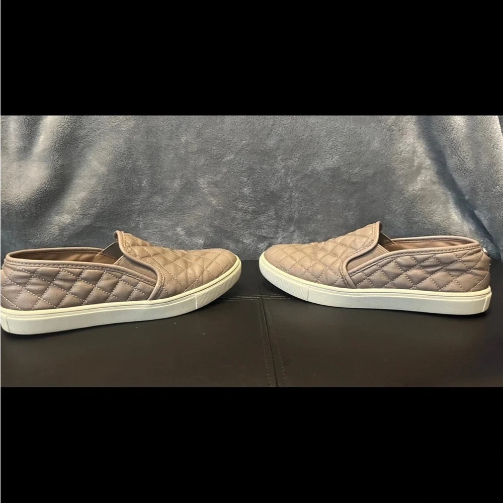 Steve Madden color tan